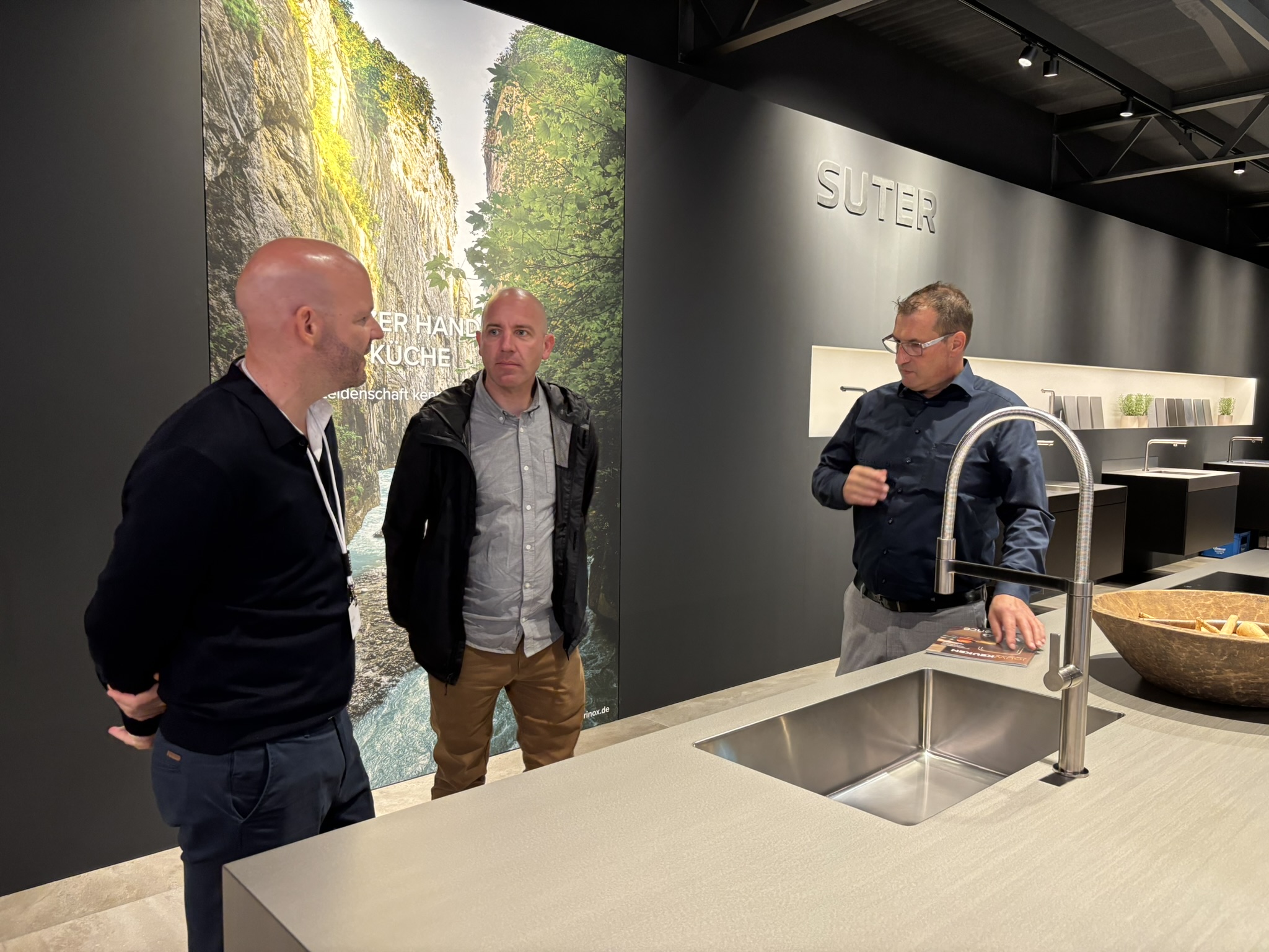 Bei Suter - Schweizer Hersteller von Edelstahlarbeitsplatten