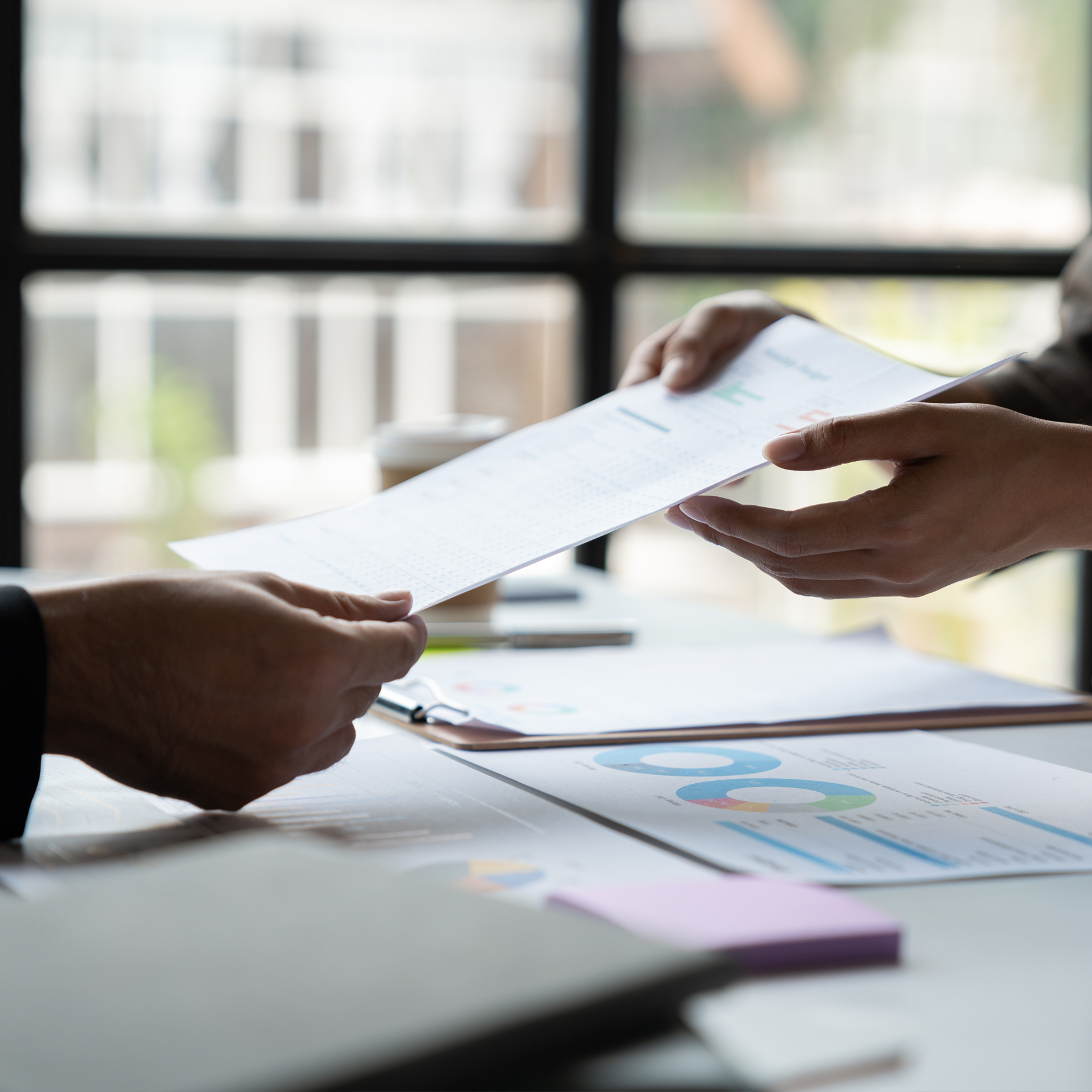 Übergabe eines Vertrags