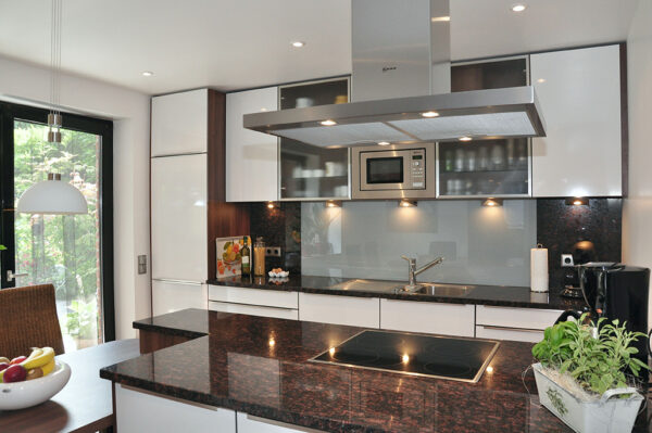 Moderne Designküche in Walbeck von Küchen Rennings