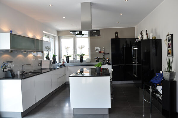 Moderne Designküche in Kleve von Küchen Rennings