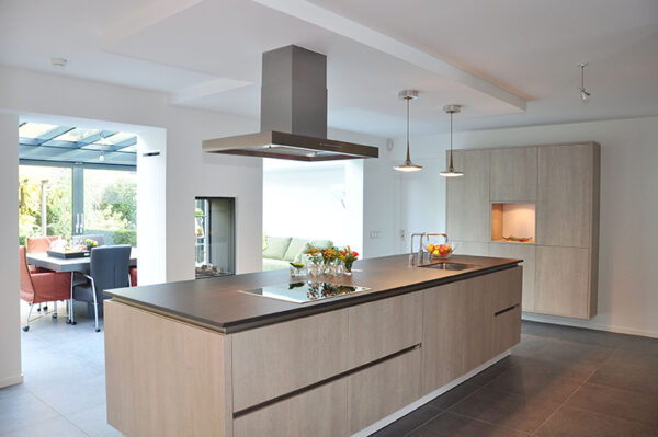 Moderne Designküche in Apeldoorn von Küchen Rennings