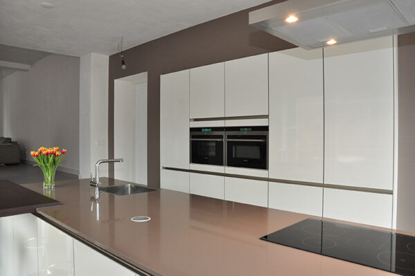 Moderne Designküche in Broekhuizen Vorst von Küchen Rennings