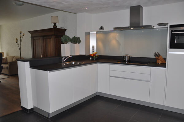 Moderne Designküche in Afferden von Küchen Rennings
